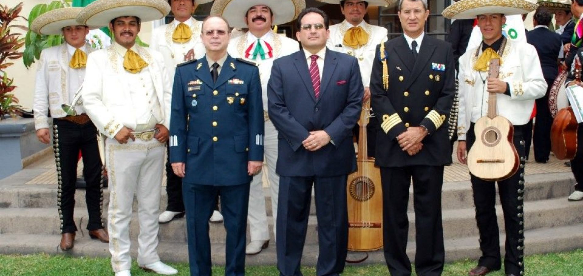 El Charro "Amador" y su Mariachi "Los Elegantes" 999940336